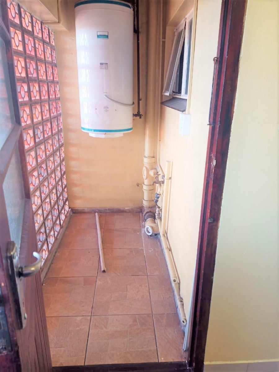 1 Bedroom Property for Sale in Loumar Western Cape